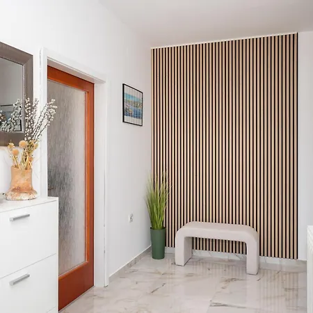 Spacious 2 Bedroom With Balcony - Happy アパート