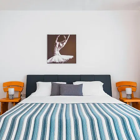 Spacious 2 Bedroom With Balcony - Happy * ブロダリツァ