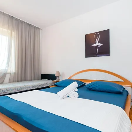 Spacious 2 Bedroom With Balcony - Happy アパート ブロダリツァ
