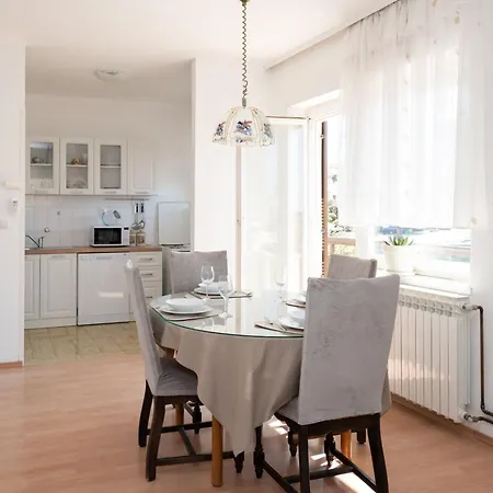 アパート Spacious 2 Bedroom With Balcony - Happy